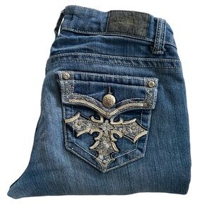 ZCO Jeans Women’s Studded Rhinestones Embroidered Cross Flap Pocket Capri Size 9